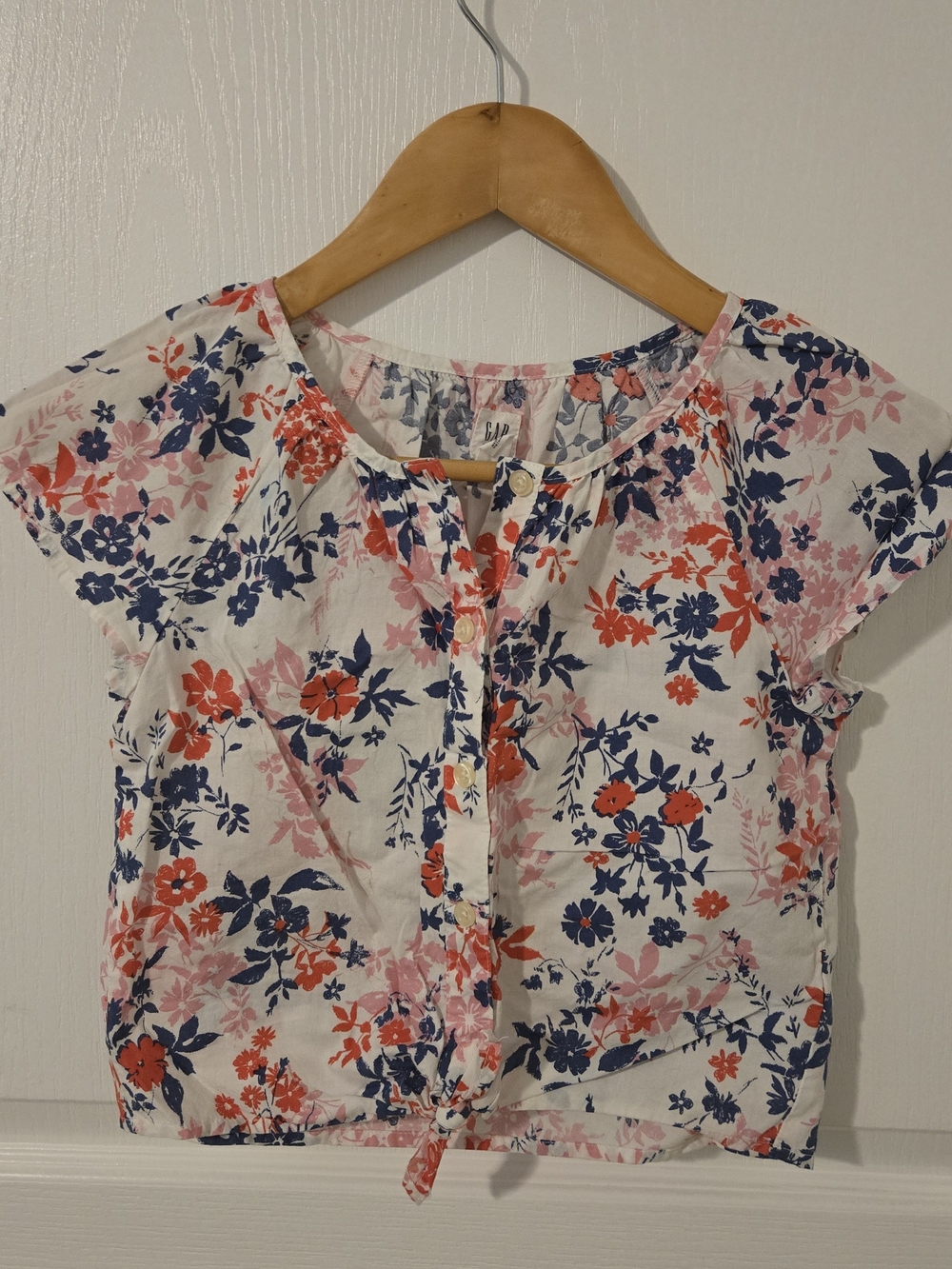 GAP Kids White Floral Button-Front Tie-Hem Top with Navy & Coral Flowers